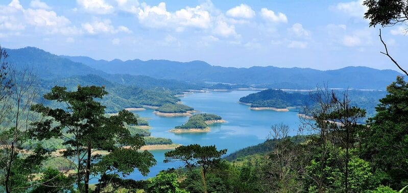 Toàn cảnh hồ Tà Đùng từ trên cao