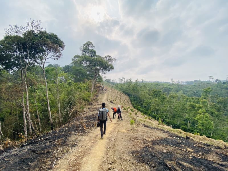Cung đường Trekking Thác Phi Liêng hoang sơ và hùng vĩ.