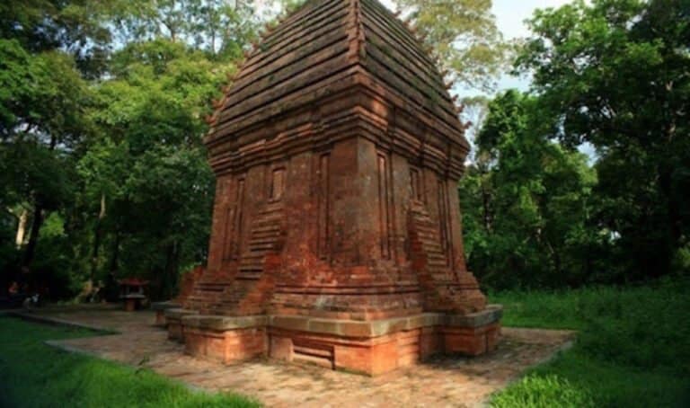 Tháp Chàm Yang Prong - Chàm duy nhất ở Tây Nguyên được xây dựng vào cuối thế kỷ XIII