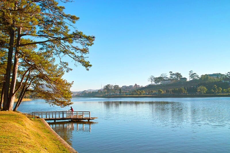 Khung cảnh đầy thơ mộng của Hồ Xuân Hương cũng là một trong những địa điểm đặc trưng nhất của Đà Lạt