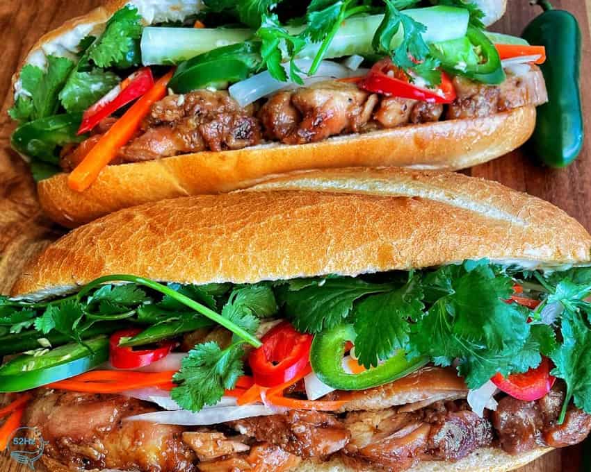 Review nên ăn gì ở Sài Gòn - Bánh mì Sài Gòn