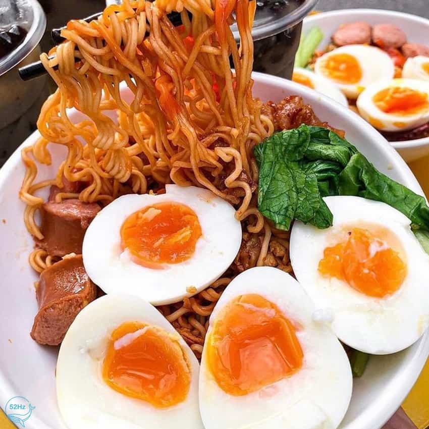 Review nên ăn gì ở Sài Gòn - Mì trộn Sài Gòn