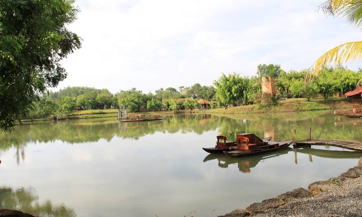 Khung cảnh sông nước tại khu du lịch Cao Minh