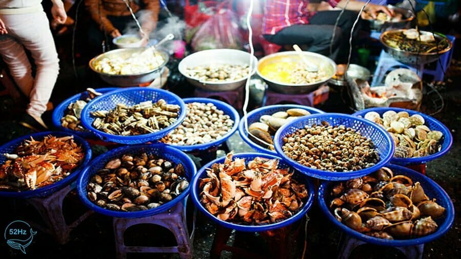 Đặc sản Nha Trang đầy ụ tại chợ Xóm Mới.