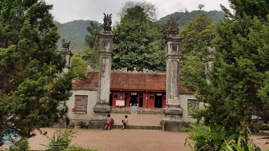 Đền Trung Đô là nơi thờ tự các vị tướng quân đã có công xây dựng và phát triển vùng đất Lào Cai lúc bấy giờ.