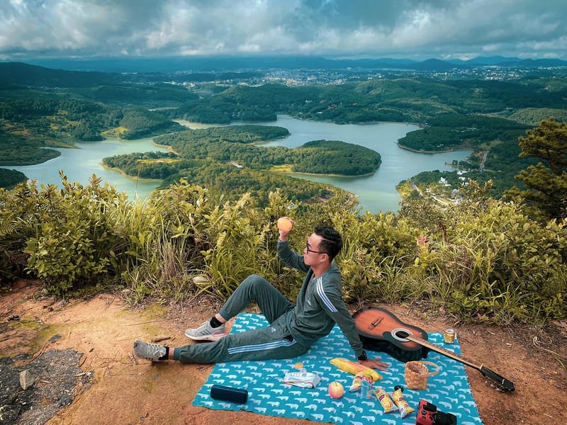 Hướng Dẫn Chinh Phục Đỉnh Pinhatt Đà Lạt Từ A đến Z Cung đường Trekking tại đỉnh Pinhatt vô cùng đẹp với những loài thực vật phong phú