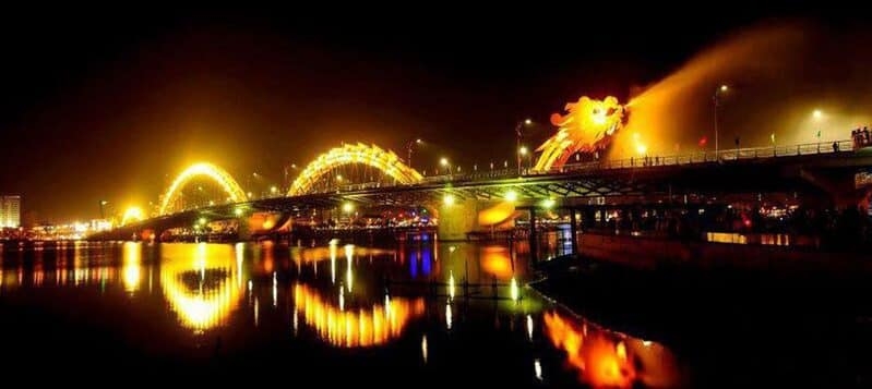 Xem rồng phun nước, phun lửa chắc chắn sẽ khiến bạn phải ngạc nhiên vì độ hoành tráng