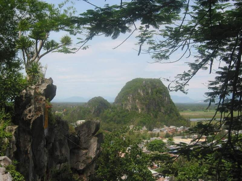Núi Ngũ Hành Sơn Đà Nẵng - Vùng Địa Linh Của Xứ Quảng Ngọn núi Kim Sơn với hình dạng quả chuông úp ngược đầy độc đáo