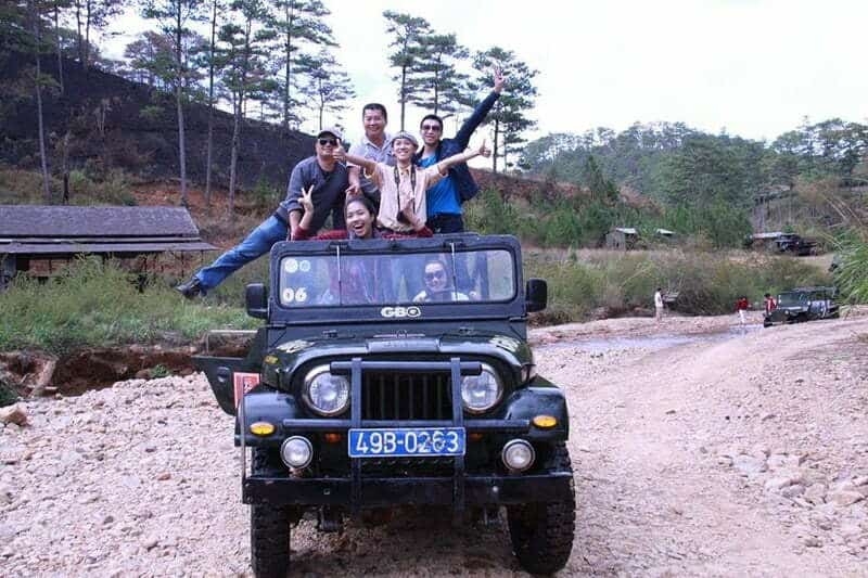 Có Gì Đặc Biệt Ở Làng Cù Lần , Đà Lạt Khiến Du Khách Mê Mẩn Trải nghiệm xe Jeep cực chất , thỏa sức ngắm cảnh núi rừng trên các cung đường tại Làng Cù Lần